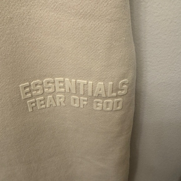 Essentials Fear of God Joggers Sweatpants. Eggshell. Large. - Picture 3 of 7